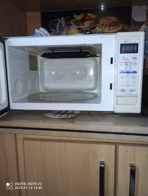 microwave oven for sale in good condition 1