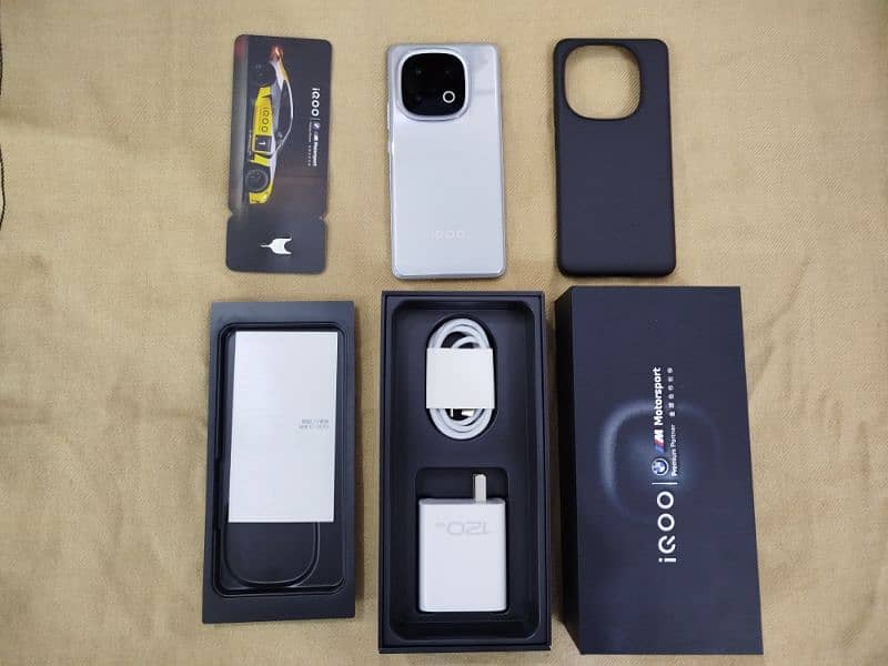 iqoo 13, 12GB, 256GB PTA approved, Silver 0