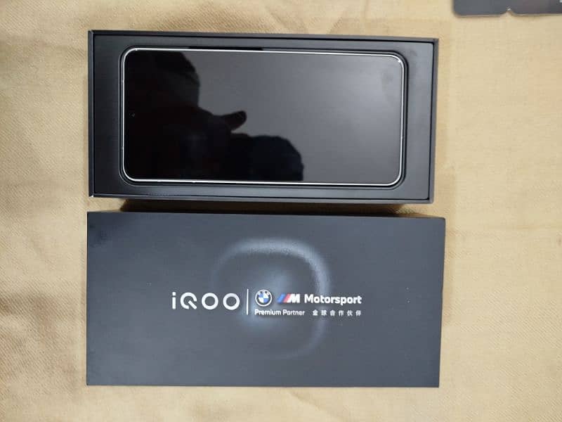 iqoo 13, 12GB, 256GB PTA approved, Silver 2