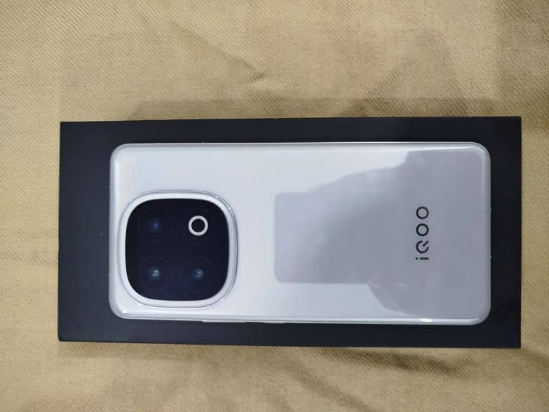 iqoo 13, 12GB, 256GB PTA approved, Silver 4