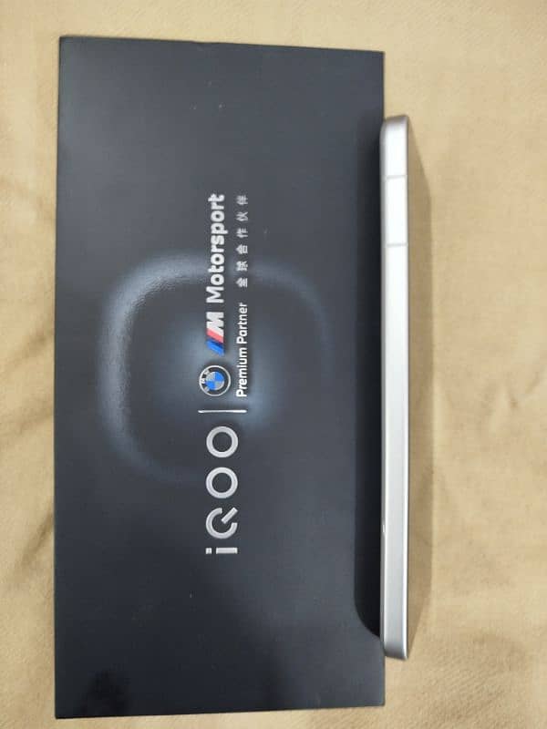 iqoo 13, 12GB, 256GB PTA approved, Silver 5