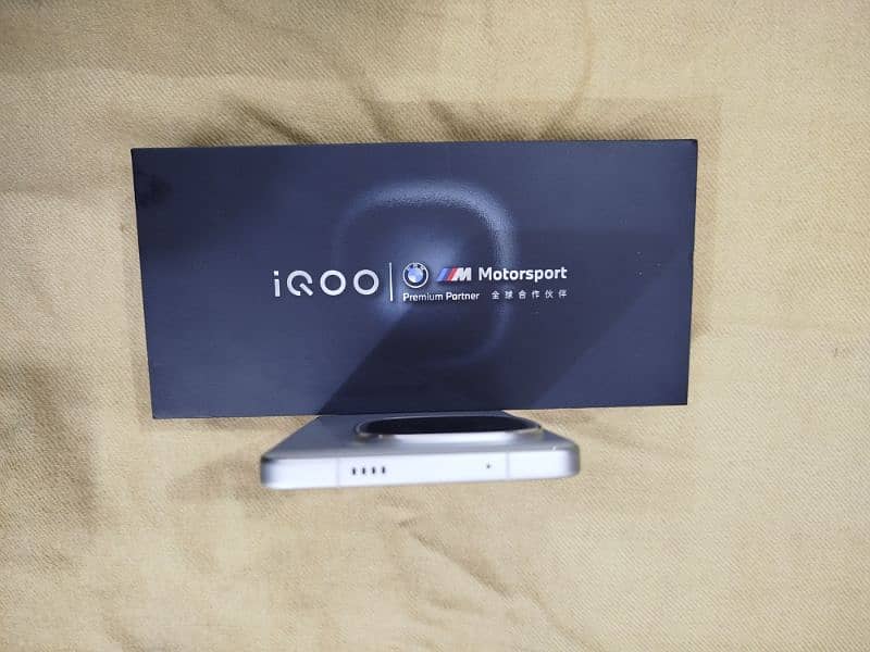 iqoo 13, 12GB, 256GB PTA approved, Silver 6