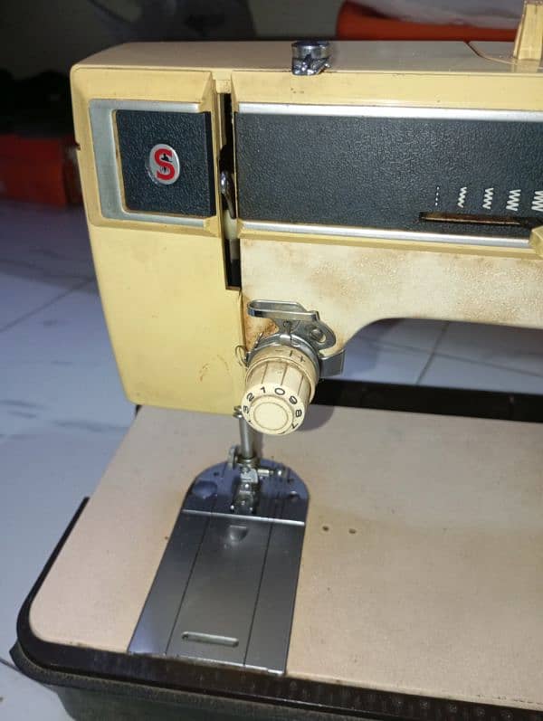 Singer 1288 Embroidery Sewing Machine 2