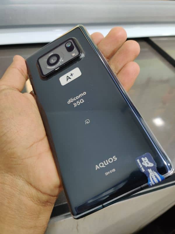 Aquos R6 12/128 1