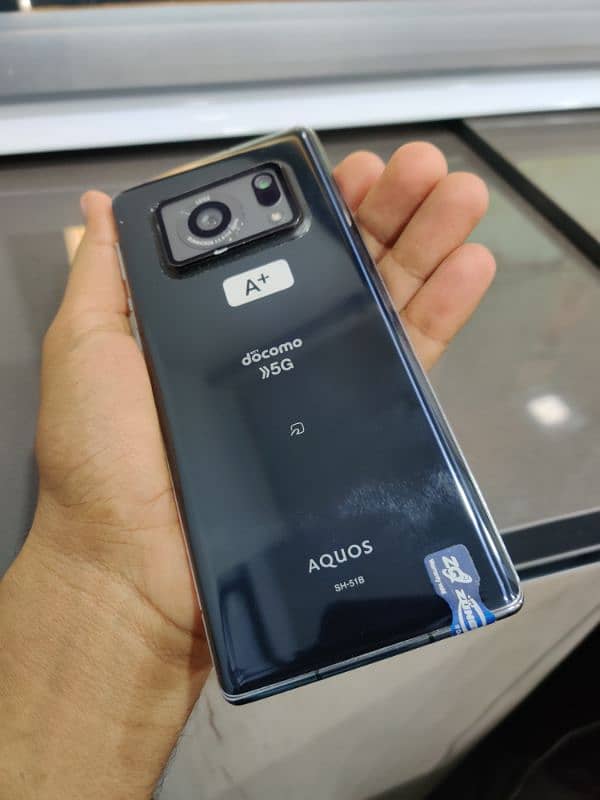 Aquos R6 12/128 2