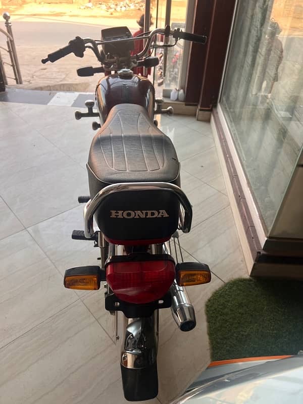 Honda CD70 2023 3