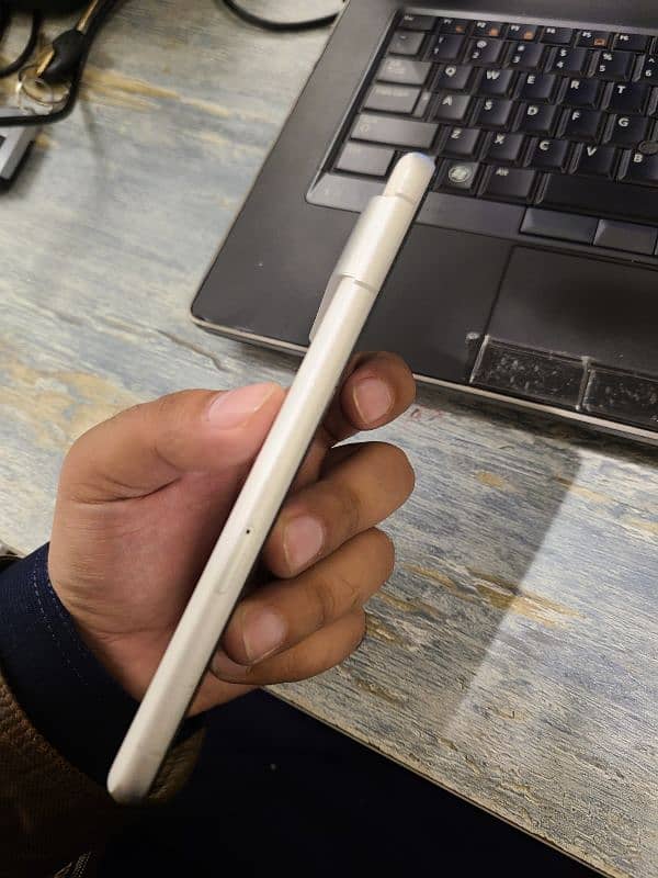 Google Pixel 7 white colour 3