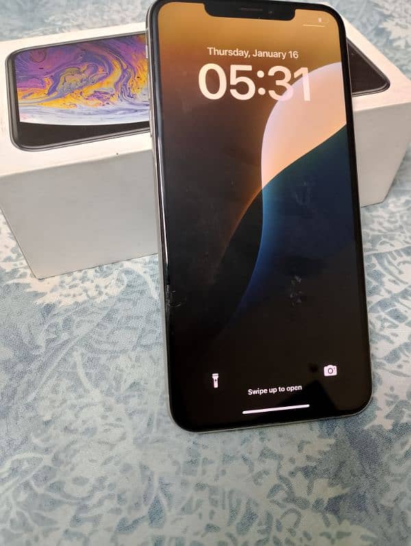 xs max approved 64gb condition 8/10 0