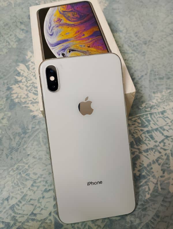 xs max approved 64gb condition 8/10 1