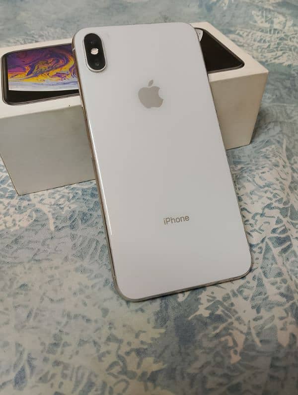 xs max approved 64gb condition 8/10 3