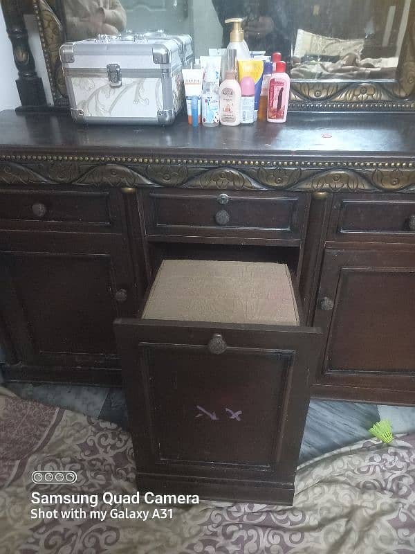 King Size bed,Dressing table for sale 7