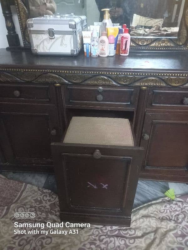 King Size bed,Dressing table for sale 9