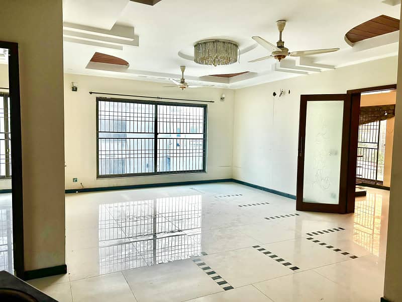 20 Marla Facing Park Used House For Sale In Bahria Town Lahore 9