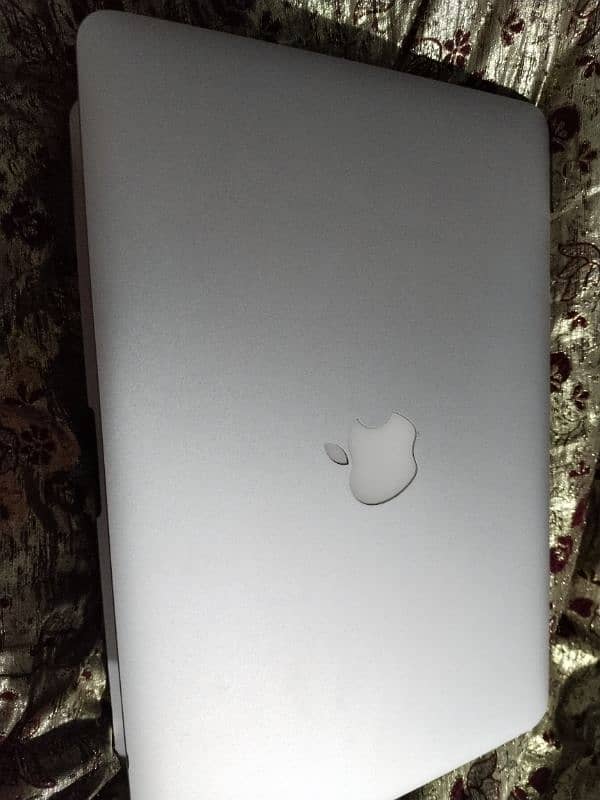 apple macbook 2014 16gb/1tb 9/10condition 2