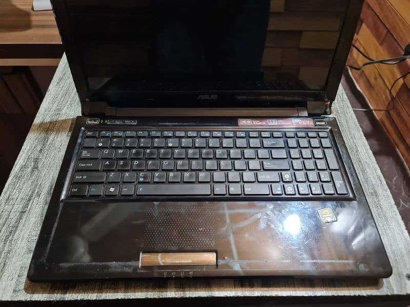 ASUS UL50V Laptop 1