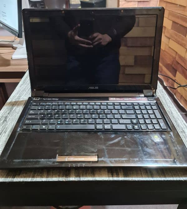 ASUS UL50V Laptop 2