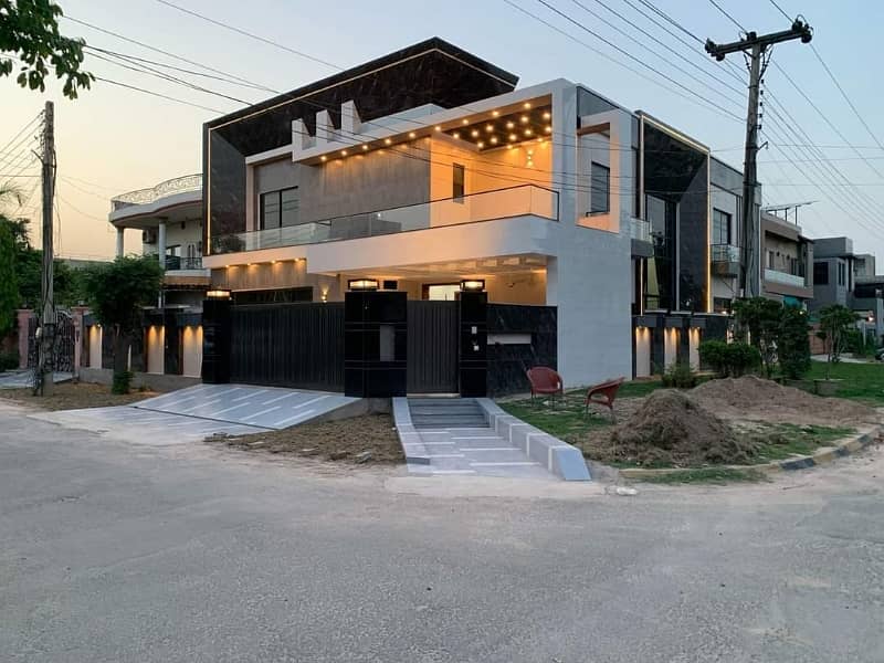 20 Marla Corner 80 Feet Road Fully Furnished House For Sale 0