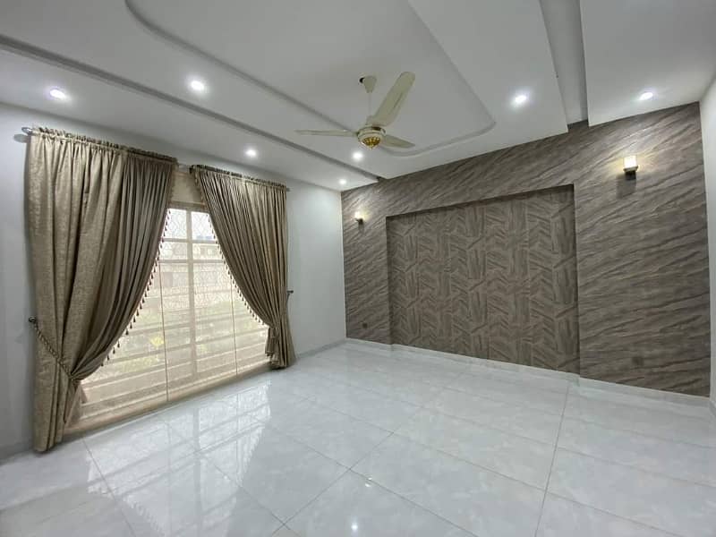 20 Marla Corner 80 Feet Road Fully Furnished House For Sale 28