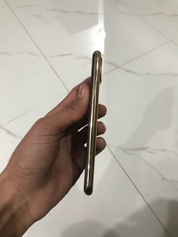 Iphone xs urgent sale 4