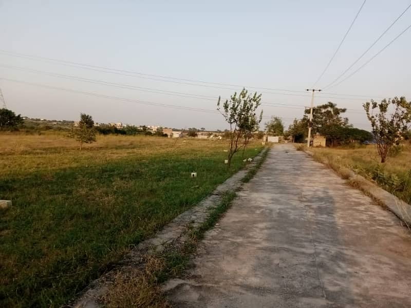 Beautiful 65 Kanal Farm House Available For Sale In Banda Nagyal Dhamyal Road. 2