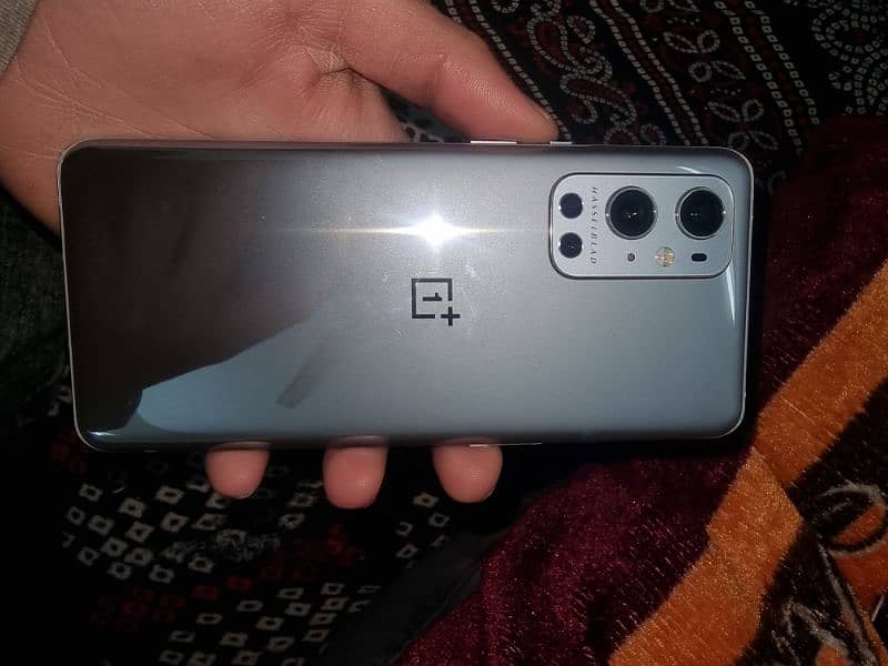 OnePlus 9 Pro - 24GB RAM, 256GB Storage - Green Line on Screen. 7