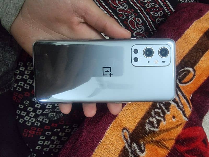 OnePlus 9 Pro - 24GB RAM, 256GB Storage - Green Line on Screen. 8