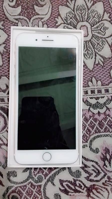 iPhone 7 plus urgent sale 30000 6