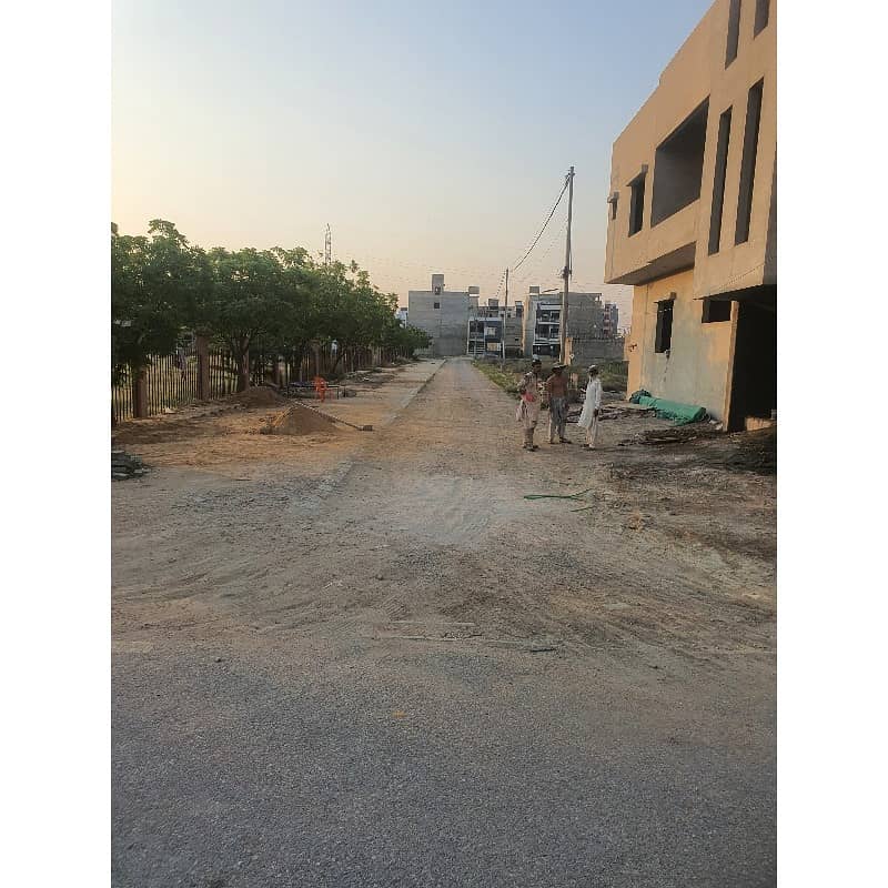 193 YARDS COMMERCIAL PLOT IS AVAILABLE FOR SALE 0