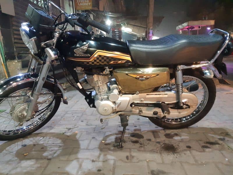 honda 125 self start sale all docomints hai koi masla nhi hai bike me 1