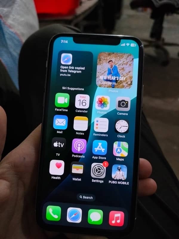 iphone 11pro 64gb non pta but sim working 3