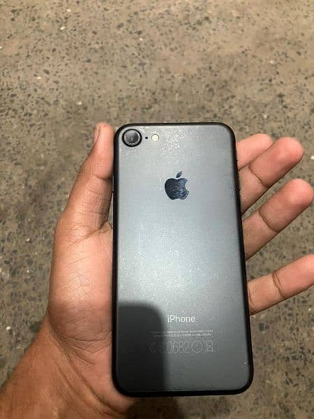 iPhone 7     32gb 0