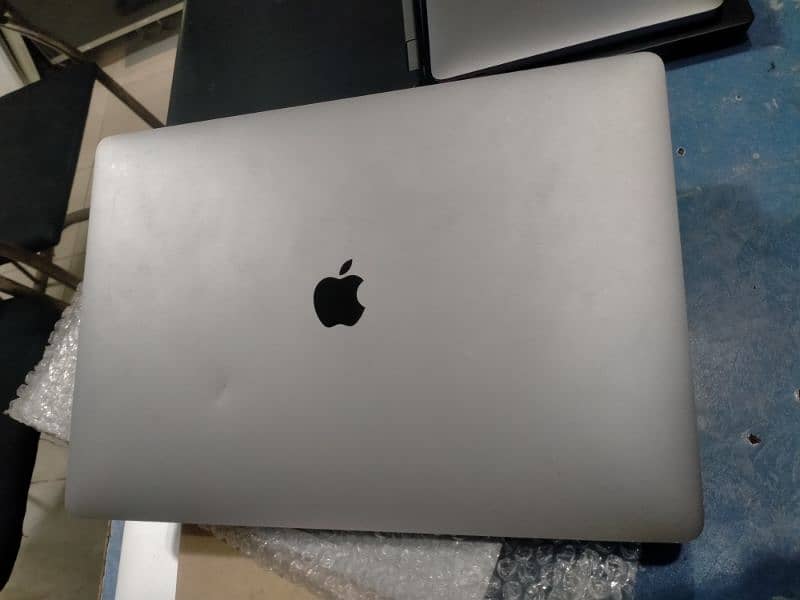 Apple MacBook Pro 2019 16" 16GB RAM 512GB Ram 0