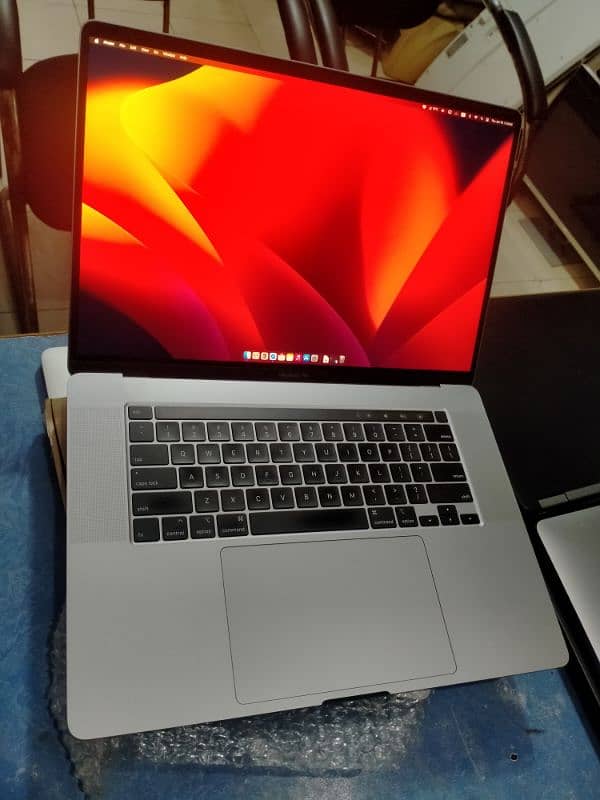 Apple MacBook Pro 2019 16" 16GB RAM 512GB Ram 1