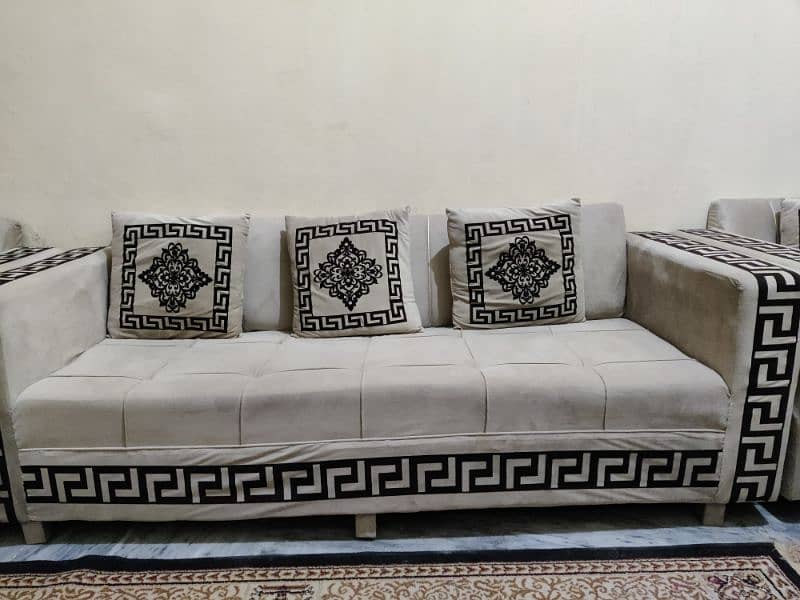 5 Seater Sofa for sale 0