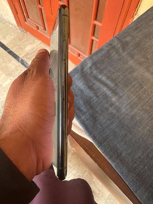 Iphone 11 Pro Max 256gb PTA Approved 4