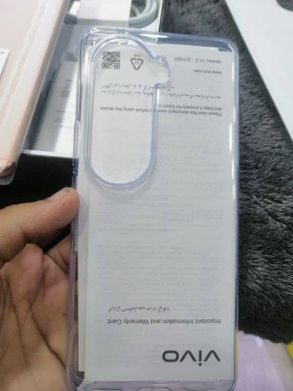 Vivo v40e 8/256 1