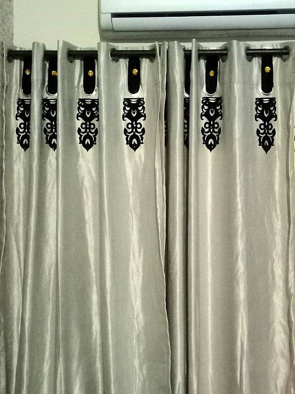 New Conidion Curtains 4 Pis Sale what's up numbr O3O6 6669308 0