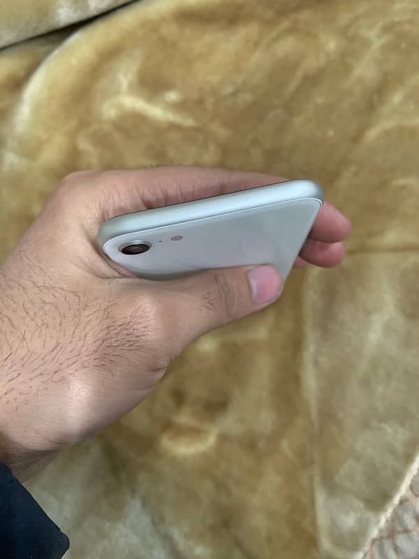 Iphone SE 2020 64GB PTA Approved 3