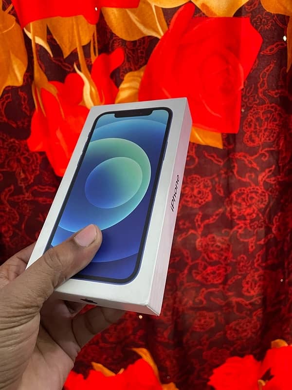 I Phone 12 factory unlock 128GB Blue 8