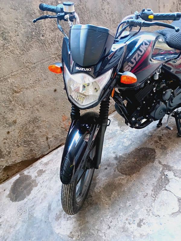 Suzuki GR 150 Black colour 1