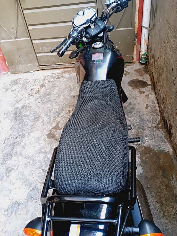 Suzuki GR 150 Black colour 3