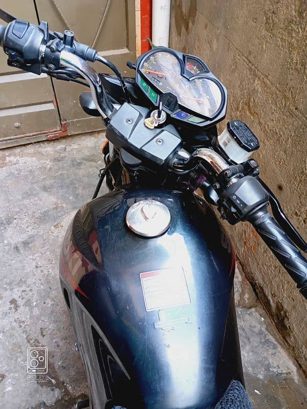 Suzuki GR 150 Black colour 4