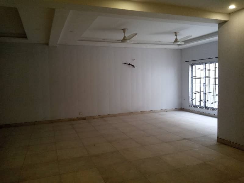 1 KANAL CORNER HOUSE FOR RENT WITH FULLY BASEMENT 6