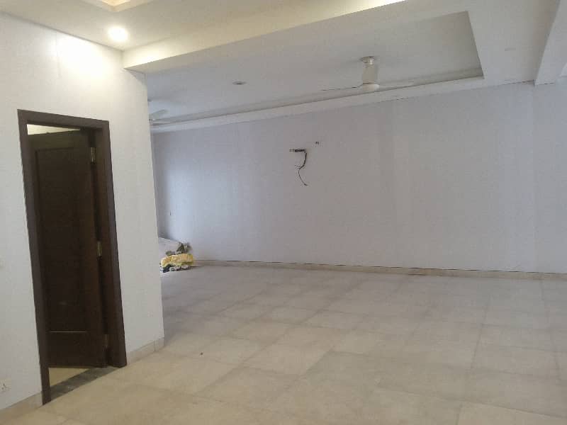 1 KANAL CORNER HOUSE FOR RENT WITH FULLY BASEMENT 7