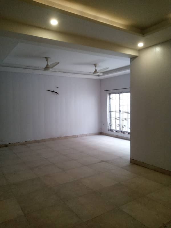 1 KANAL CORNER HOUSE FOR RENT WITH FULLY BASEMENT 8