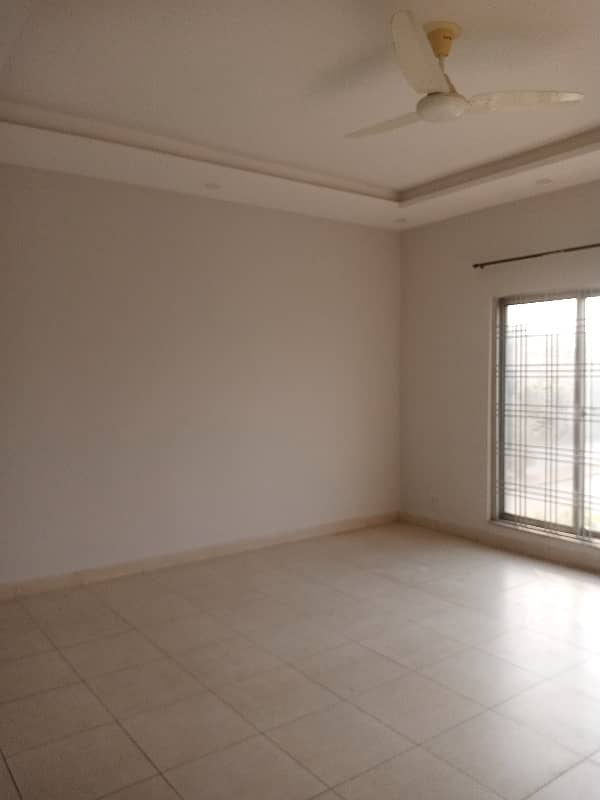 1 KANAL CORNER HOUSE FOR RENT WITH FULLY BASEMENT 14