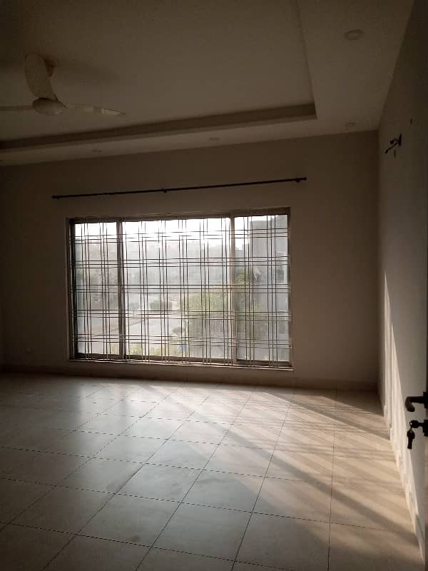 1 KANAL CORNER HOUSE FOR RENT WITH FULLY BASEMENT 16