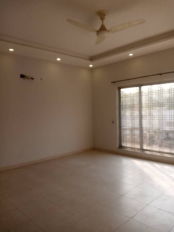 1 KANAL CORNER HOUSE FOR RENT WITH FULLY BASEMENT 20