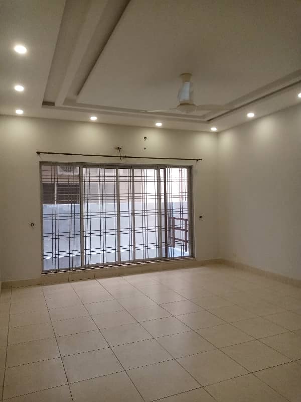 1 KANAL CORNER HOUSE FOR RENT WITH FULLY BASEMENT 22