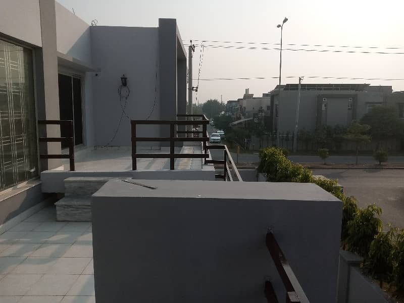 1 KANAL CORNER HOUSE FOR RENT WITH FULLY BASEMENT 26